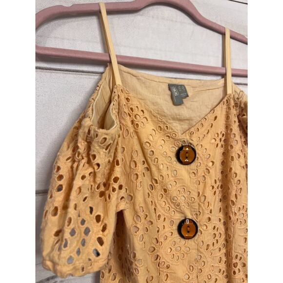 ASOS Top Size 2 Peach Eyelet Big Button Accents Stylish Chic - Picture 7 of 7